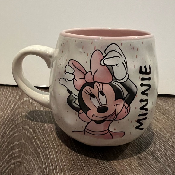 SOLD!! Absolutely Adorable Disney Minnie Mouse Mugs- Set of 2- NWT - Picture 2 of 3